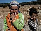 Les enfants au bord du fleuve Sebou, au Maroc