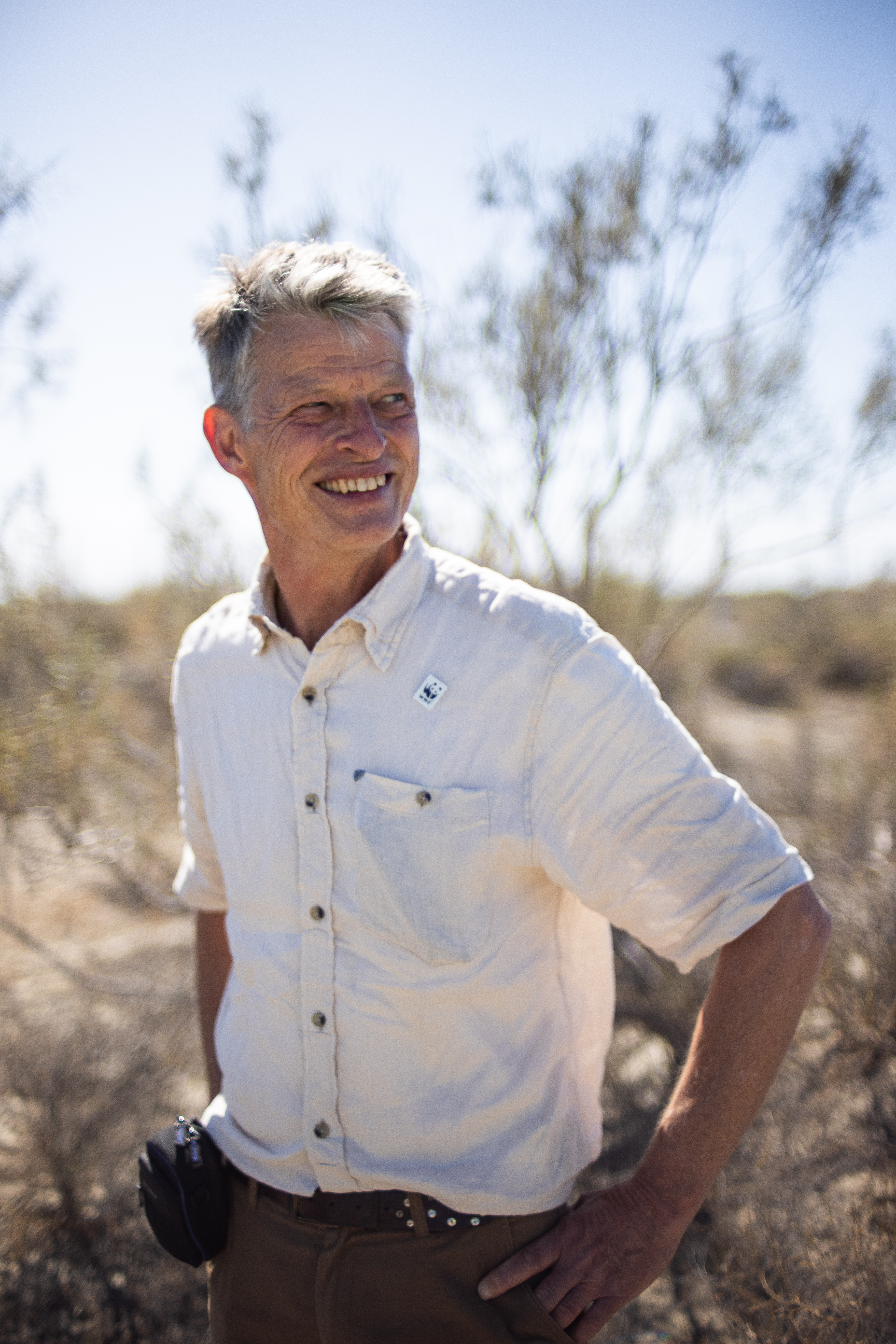 «После почти двух десятилетий работы в WWF, этот проект — один из самых необычных, над которыми мне когда-либо доводилось трудиться. Кто мог бы представить себе что-то подобное 15 лет назад, когда мы почти потеряли тигра в дикой природе? Этот проект — не просто впечатляющая работа с тиграми. Мы не только спасаем вымирающий вид, но и, вместе с партнерами, восстанавливаем целую экосистему, что приносит огромные экологические и социальные выгоды для людей, живущих в этих местах. Тот факт, что пришли к этому после стольких лет работы, внушает надежду на восстановление природы и исчезающих видов по всему миру», — эксперт по дикой природе WWF Нидерланды, Герт Полет.